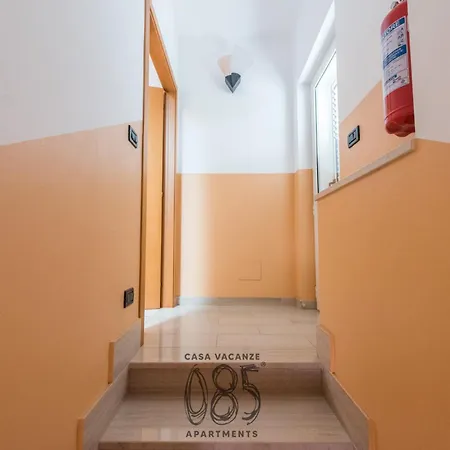 085